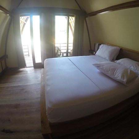 Island Beach Bungalow Gili Trawangan Room photo