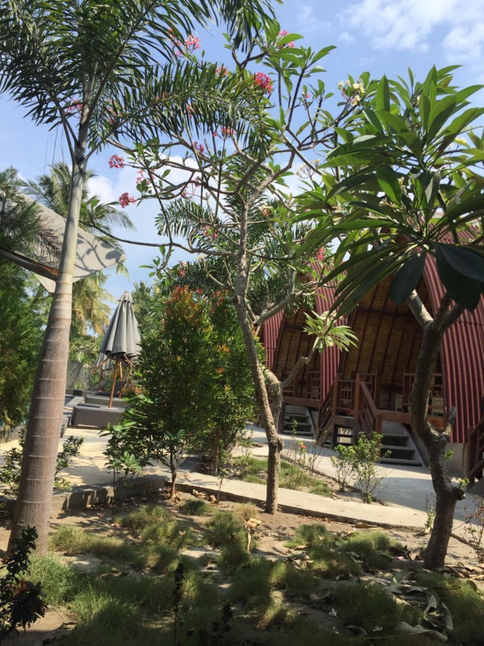 Island Beach Bungalow Gili Trawangan Exterior photo
